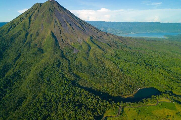 Arenal Volcano & Hot Springs privat tur från San José