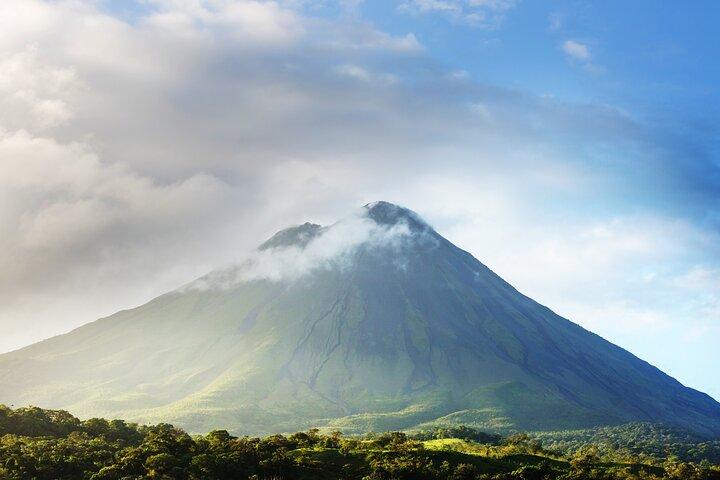 Arenal Volcano & Hot Springs privat tur från San José