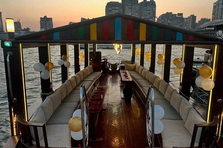 カイロ ナイト ツアー: カーン エル カリリ、モスク、ディナー + 夕日のフェルッカ