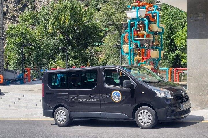 Tour di un giorno ad Andorra, Francia e Spagna con 2 guide e ritiro in hotel
