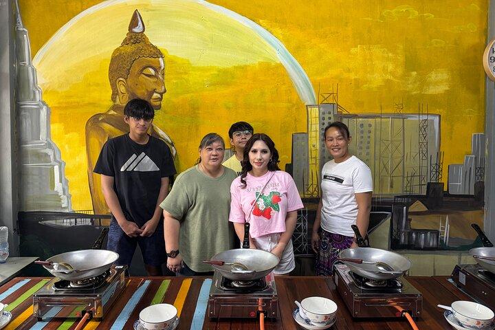 Thaise kookles in Bangkok Gehost door een lokale familie