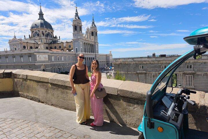 Tour Privado con Tuk Tuk Zero: Corazón Histórico. 1h 15min