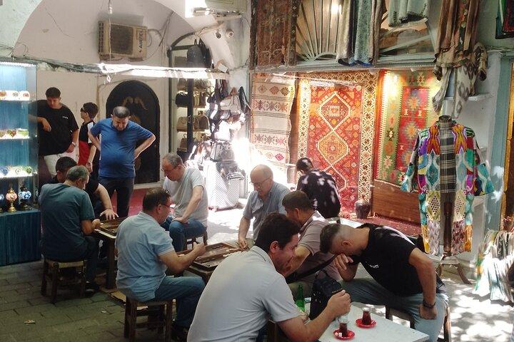 Bezoek aan de Grand Bazaar van Istanbul met zijn terrassen en backstage gebieden