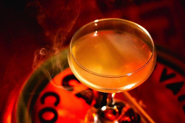 バルセロナのシウタット ベーリャで地元料理とライブ音楽を楽しむ