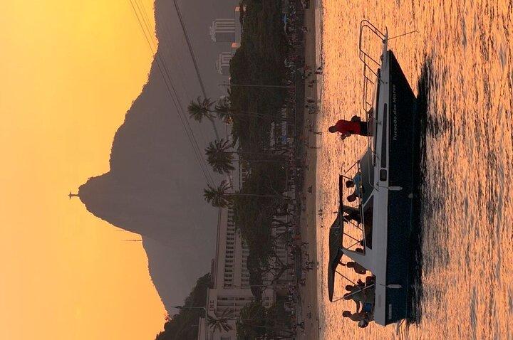 Bootsfahrt in Rio de Janeiro mit Bier und Snacks.