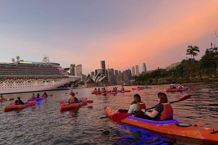 Sunrise Double Kayak Paddle Session en el puerto de Sydney