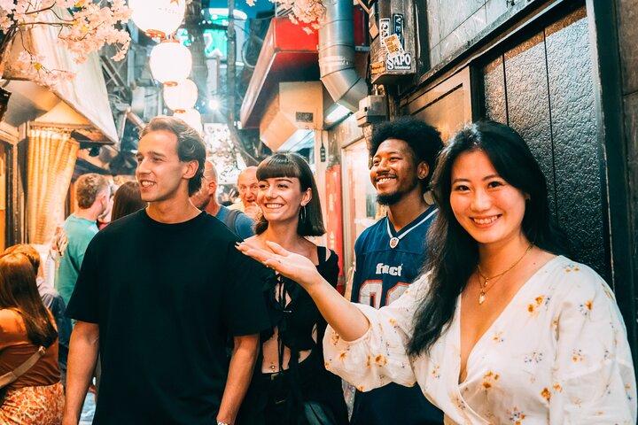 Tóquio: Shinjuku Local Eats, Street Food Tour & Cultural Walk