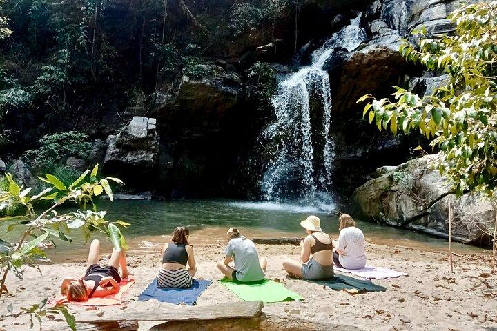 Bästsäljare | 2 - Day Jungle Trek : Elefanter, Raft & Karen Life