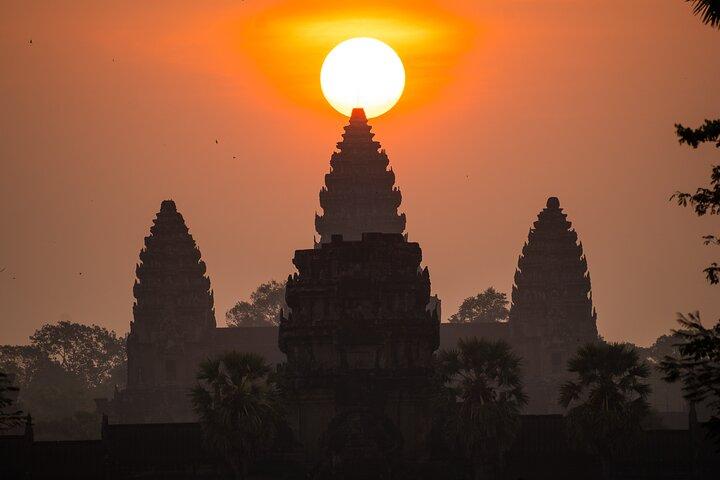 Siem Reap: Private Angkor Wat Sunrise & Tour Around Angkor Park