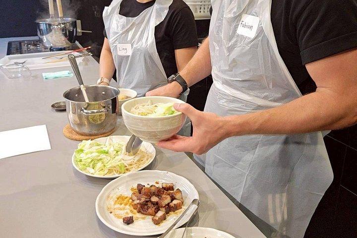Ramen Making from Scratch +Akihabara Tour – Tokyo matlagningskurs