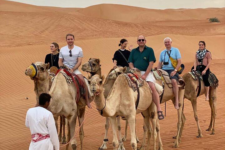 ワヒバ・サンズ＆ワディ・バニ・ハリド・ツアーのシェア旅行