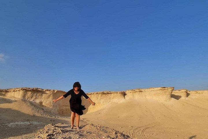 カタールの自然驚異西海岸ゼクリートツアー
