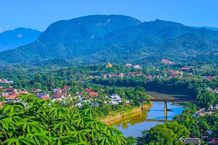 Luang Prabang Alm Giving, Templos e Cavernas de Pak Ou Tour Privado