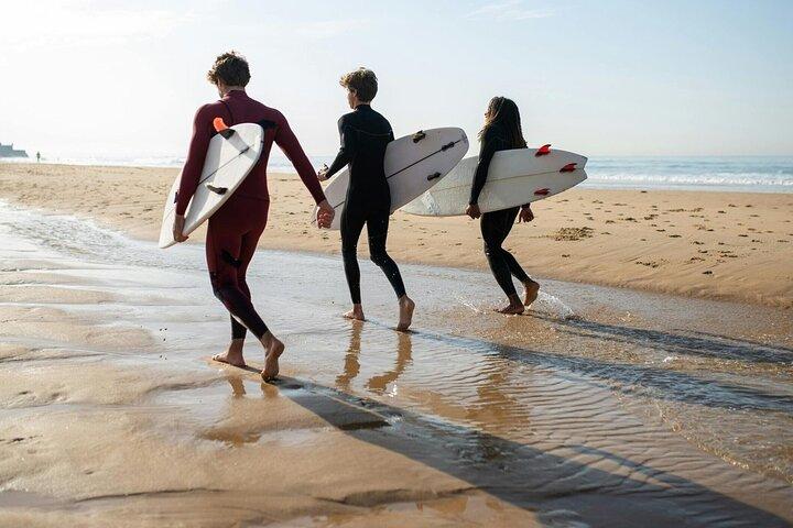 Lisbonne à Carcavelos Cours Privé de Surf avec Surfeur Expert