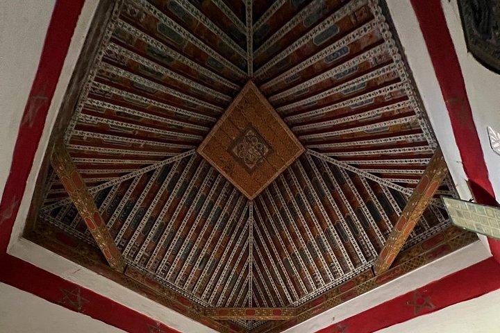 丘の上の神社をハイキング