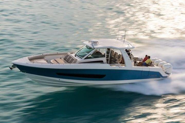 Alquiler de barcos de motor de lujo íntimo de Maui