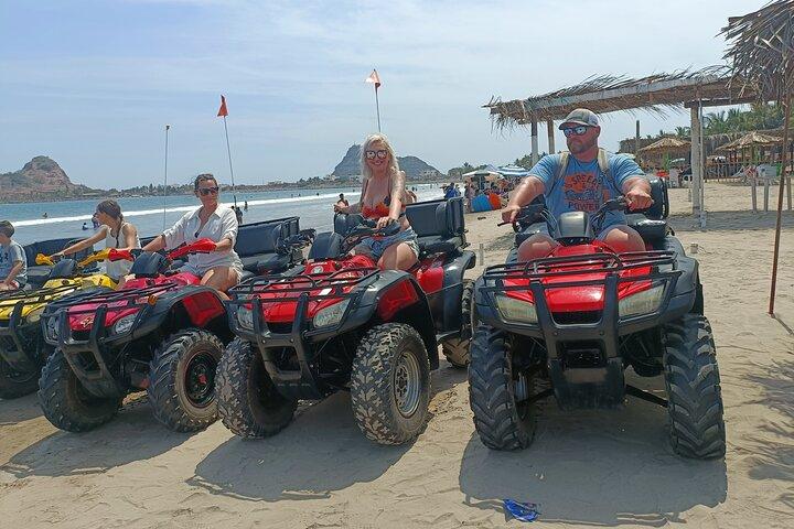 ATV's at Stone Island（乗馬、ウォータースポーツ、フード＆ドリンク付き）