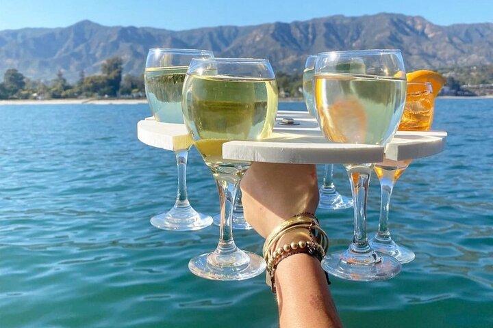 Santa Barbara Sunset Cruise em iate com bar completo