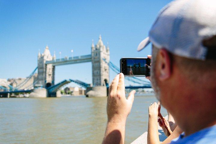 ロンドン自転車ツアーの秘密：テムズ川、タワーブリッジ、マーケット