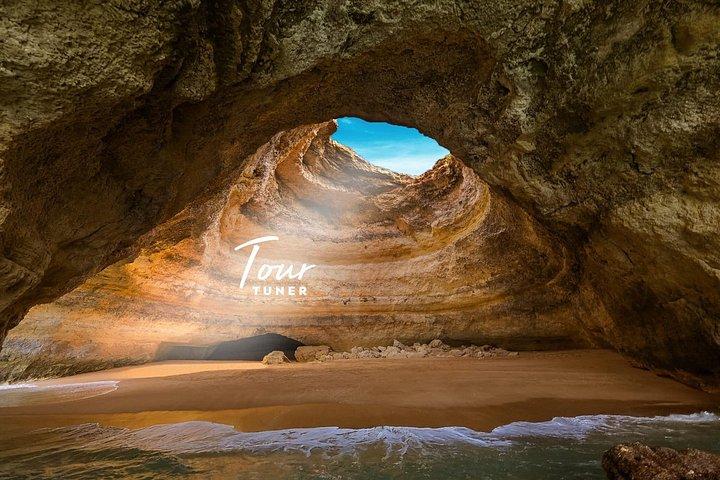 アルガルヴェへの日帰り旅行：ベナギル洞窟、アルガルセコ＆ラゴス、リスボンから