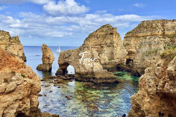 アルガルヴェへの日帰り旅行：ベナギル洞窟、アルガルセコ＆ラゴス、リスボンから