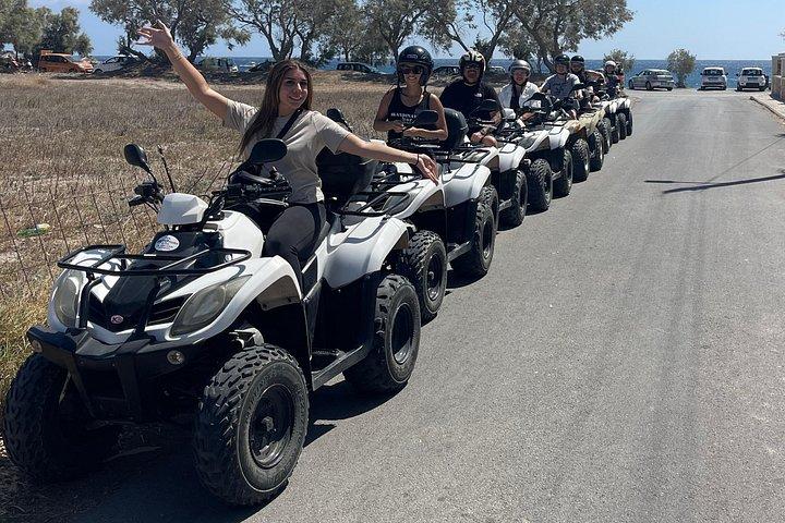 サントリーニ島でATVをレンタル