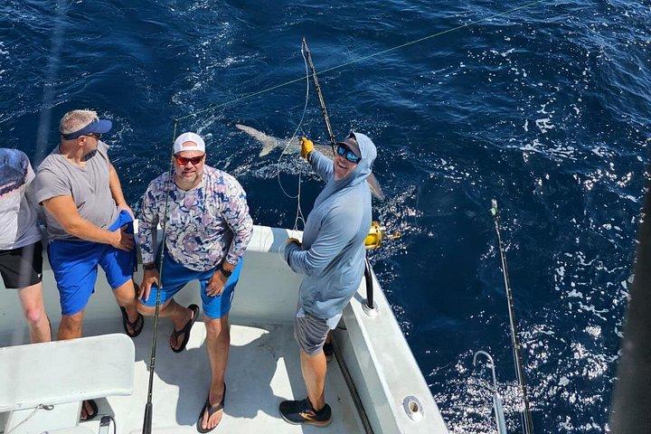 フォートローダーデールでプライベート6時間深海スポーツフィッシングチャーター