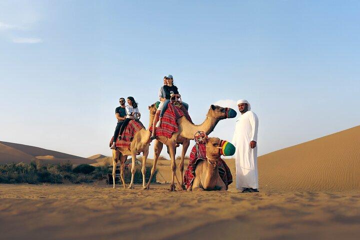 Dubai: Camel Desert Safari med autentisk emirat middag