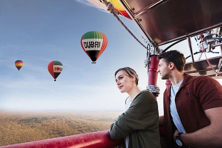 Luxury Sunrise Balloon Flight with Desert Breakfast and Falconry