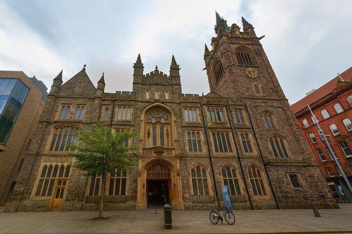 Belfast Self Guided Walking Tour com um APP