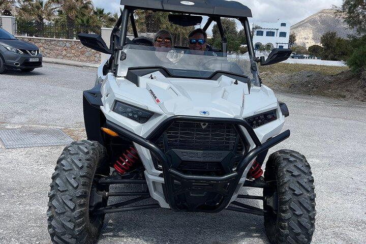 Lej en Polaris 1000cc buggy i Santorini