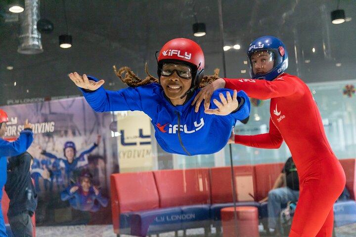 iFLYロンドン2フライトで屋内スカイダイビング体験