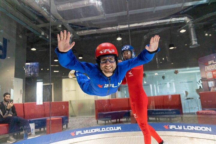 iFLYロンドン2フライトで屋内スカイダイビング体験
