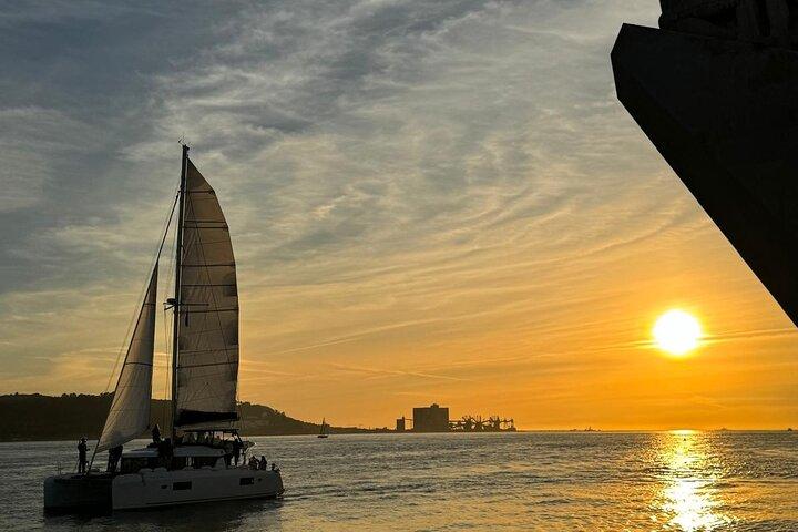 Lisboa : puesta de sol en catamarán de LUJO y crucero por el vino