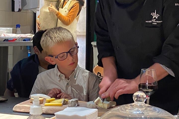 Guided visit of the Cheese Museum with Tasting Included