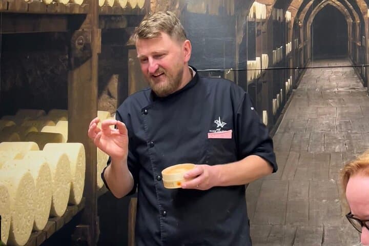 Guided visit of the Cheese Museum with Tasting Included