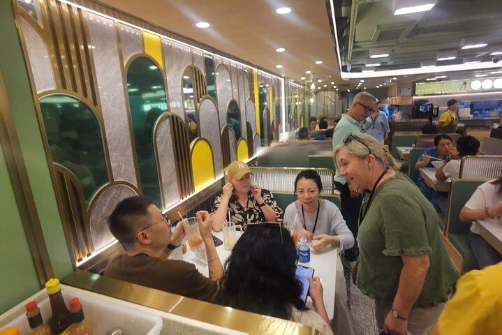 香港 : 都市のランドマーク、トラムとスターフェリーでハイライト
