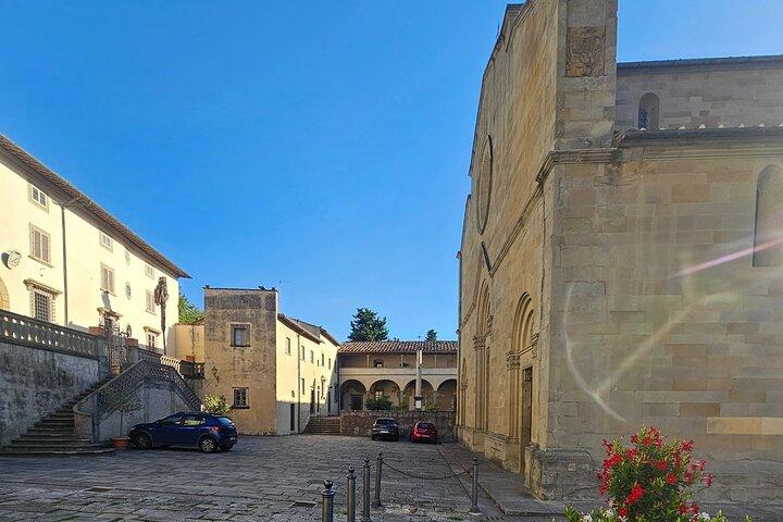 フィレンツェからフィエーゾレ、博物館、ローマ劇場へのゴルフカートツアー