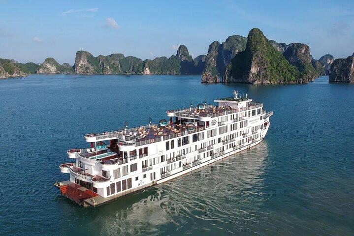 Grootste Ambassador Heritage Cruise in Halong Bay 2D1N vanuit Hanoi