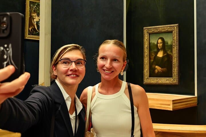 Louvre Museum Access Guided Tour with Mona Lisa