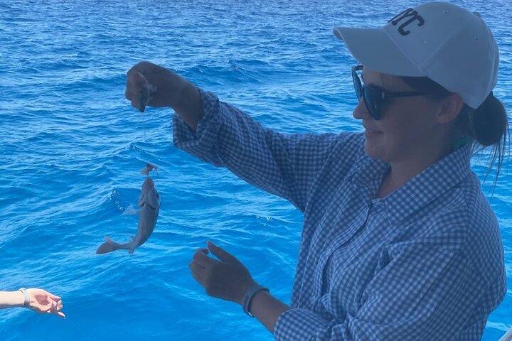 Fuld dag fiskeri og snorkling eventyr med frokost