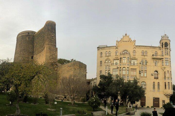 Oplev Baku i en guidet tur i den gamle bydel, moderne landemærker