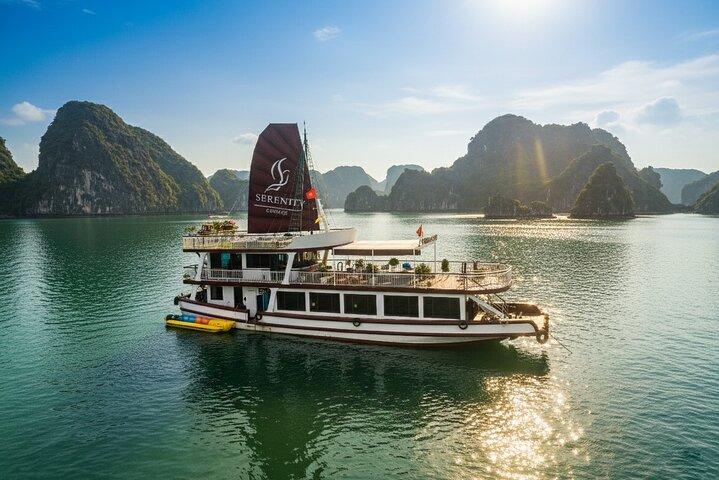 Lan Ha Bay Full-Day Cruise Tour vanuit Hanoi - Serenity Boutique