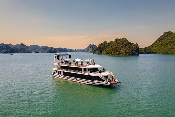 Crociera di lusso Iris – Halong Bay 1 - Tour di un giorno con vasca idromassaggio e pasto
