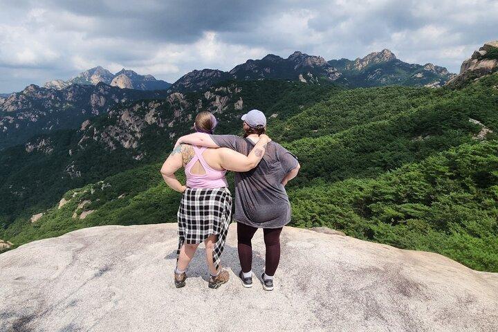 ハイキングのプロと一緒に北漢山国立公園の不思議をハイキングして探検（ランチを含む）