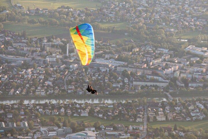 Tandem Paragliding Flug Stadt- und Alpenblick in Salzburg