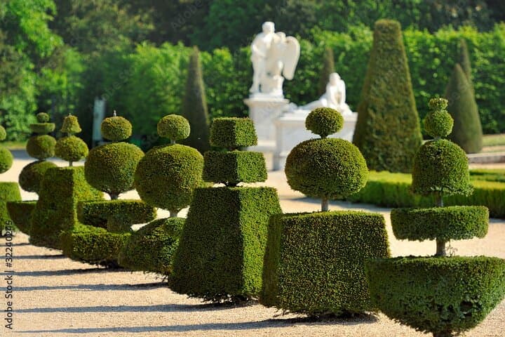 Private Round Trip Transfer from Paris to Versailles Sedan or Van