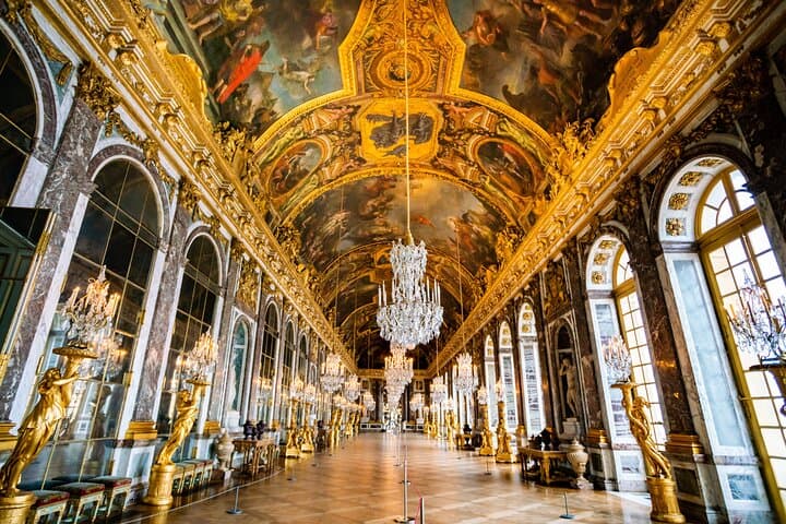 Private Round Trip Transfer from Paris to Versailles Sedan or Van