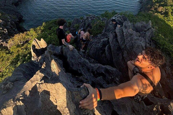 ハノイ : キャットバ島2 - ナイトカヤック、トレッキング＆バイクと一日