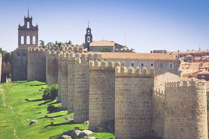 Dagtrip naar Toledo Segovia Alcazar en Avila Muren vanuit Madrid